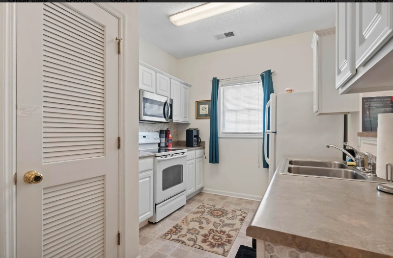 Building Photo - 2090 Cross Gate Blvd