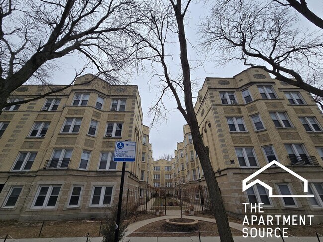 Building Photo - 1808 W Farwell Ave