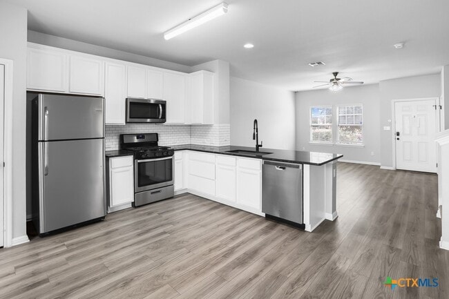 Building Photo - 105 Switchgrass St