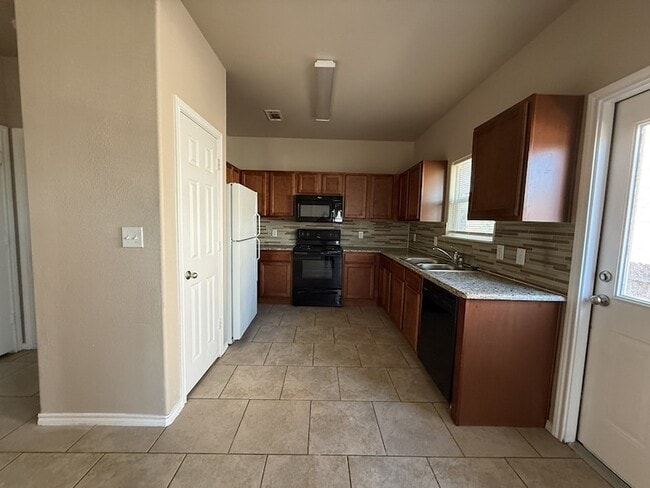 Building Photo - 704 E College St