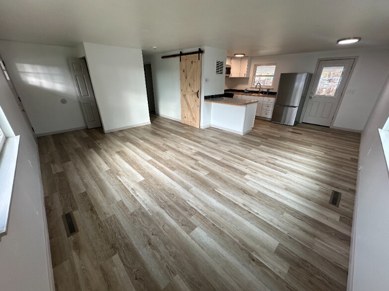 Building Photo - 1260 E 4th N