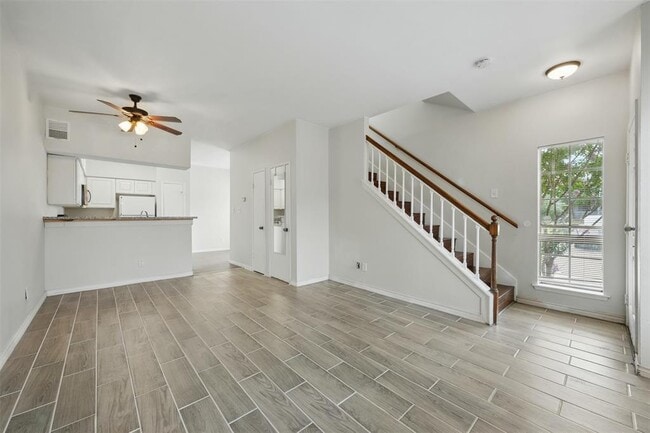 Building Photo - 2626 Holly Hall St
