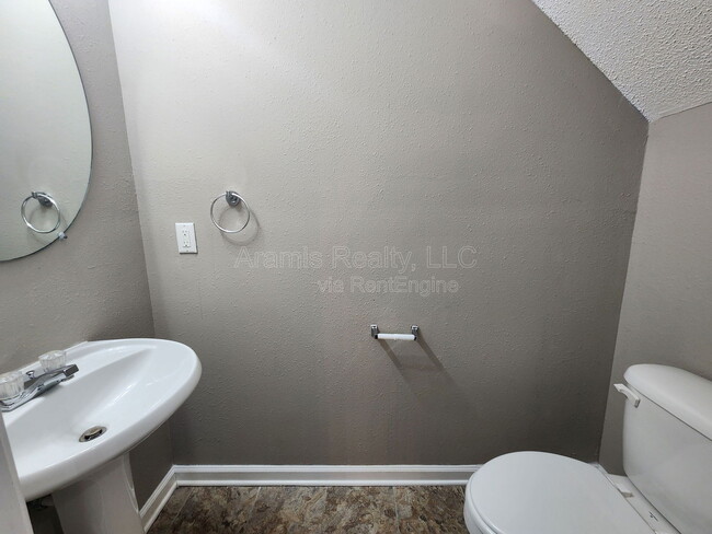 Building Photo - 5886 Ravensway Dr