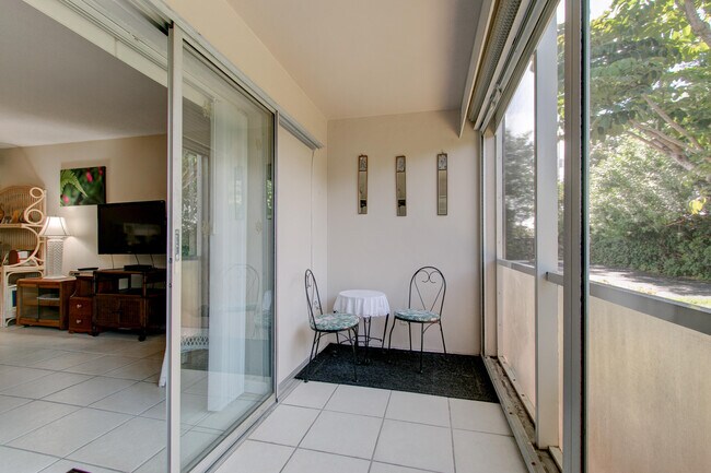 Building Photo - 2855 Garden Dr N