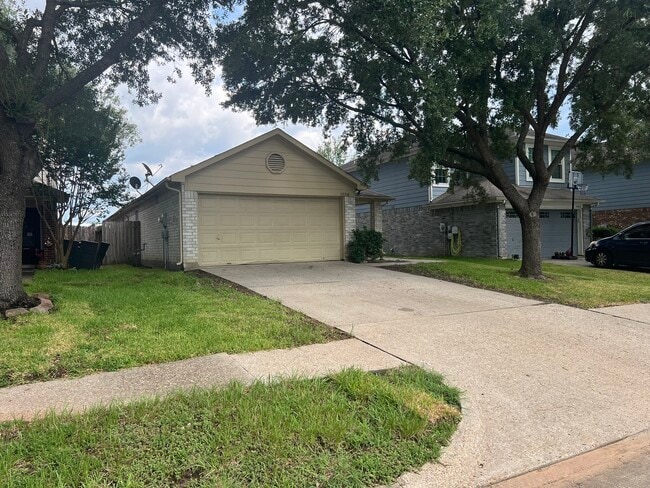 Building Photo - 19530 Sandy Woods Dr