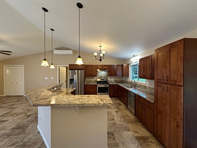 Building Photo - 16-1370 Pohaku Circle Kurtistown, HI 96760