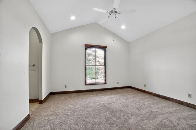 Building Photo - 114 Kollmeyer Cir