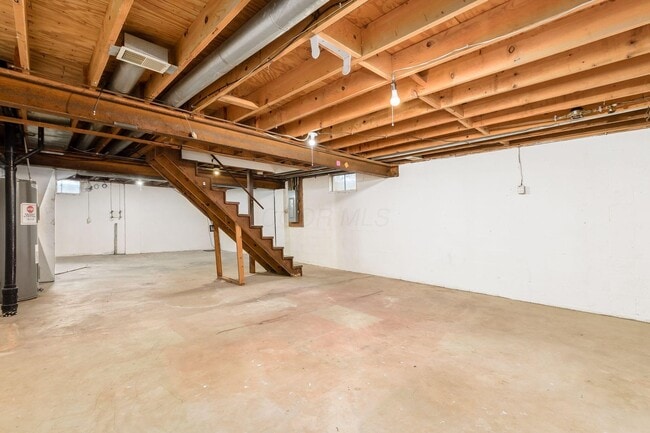 Building Photo - 898 Linworth Rd E