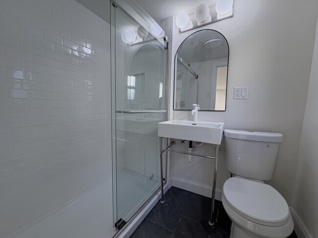 Building Photo - 2039 Green St