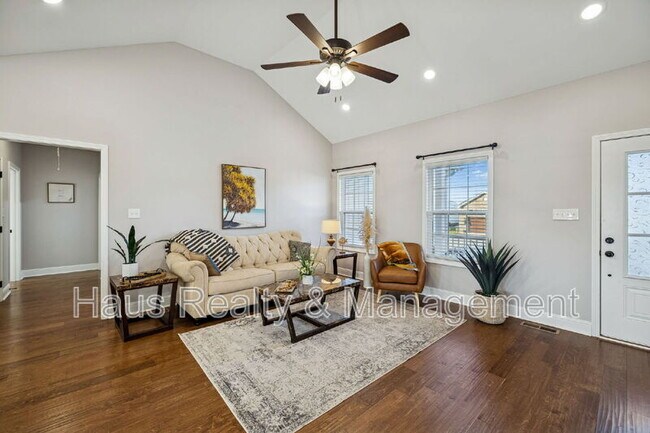 Building Photo - 207 Bedford Ct