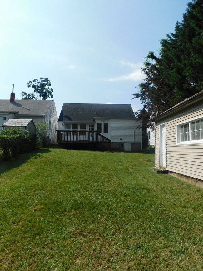 Building Photo - 304 Shenandoah Ave