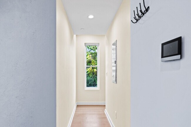 Building Photo - Modern Condo Near H St | 2 Bed | 2 Bath | 975 Sf | 1 Parking Space
