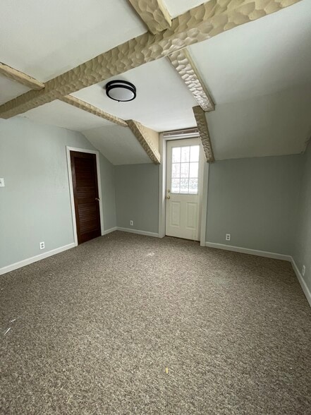 Bedroom with walk-in closet - 29 Center St