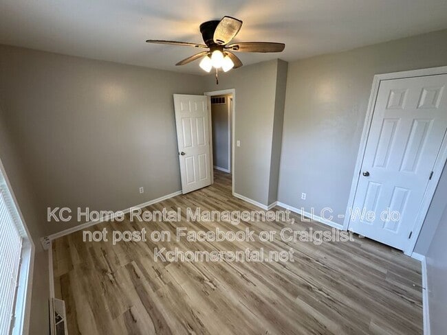 Building Photo - 5029 NE 56th Pl