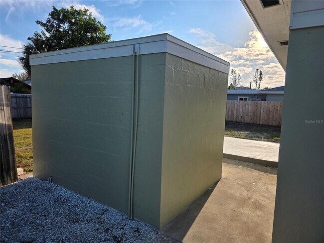 Building Photo - 430 80th Way