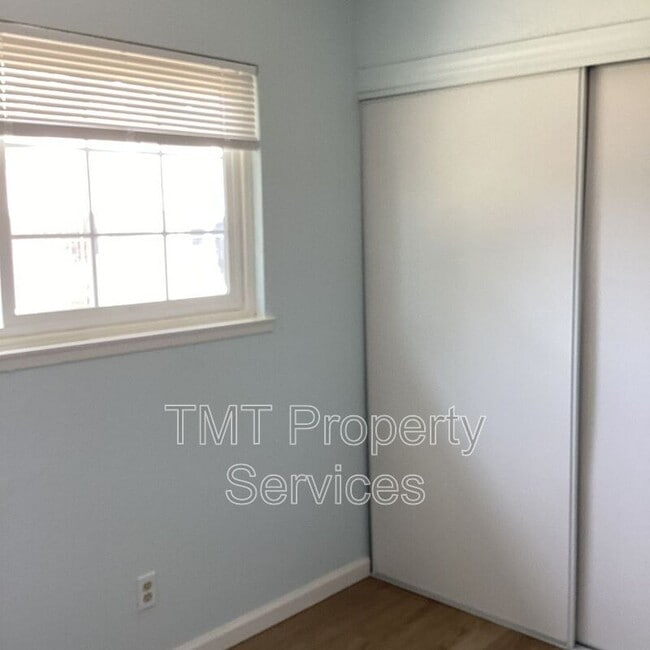 Building Photo - 8724 Halverson Dr