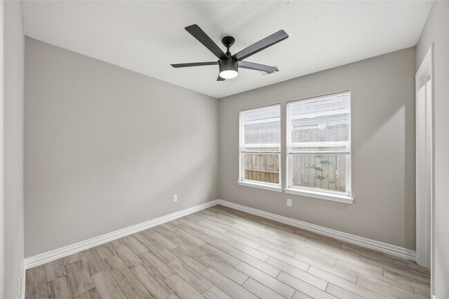 Building Photo - 3425 Mt Pleasant St
