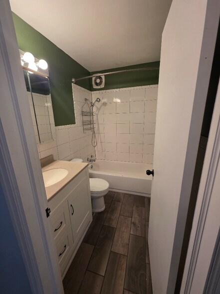 Building Photo - 244 Broadway St E