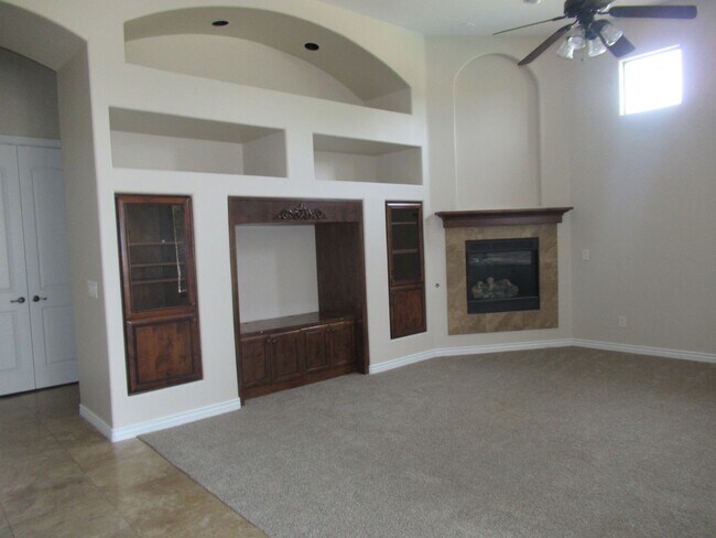 Building Photo - Beautiful Custom North Mesa Home