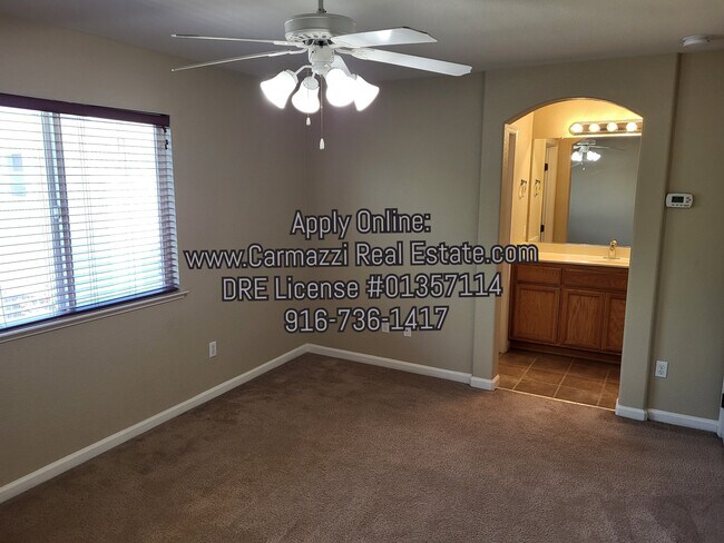 Building Photo - 1626 Loon Lake St