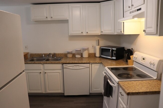 Building Photo - 44 W 2700 S