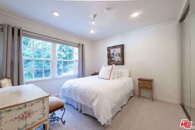 Building Photo - 1148 Coldwater Canyon Dr