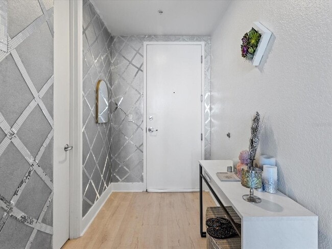 Building Photo - 150 E Robinson St