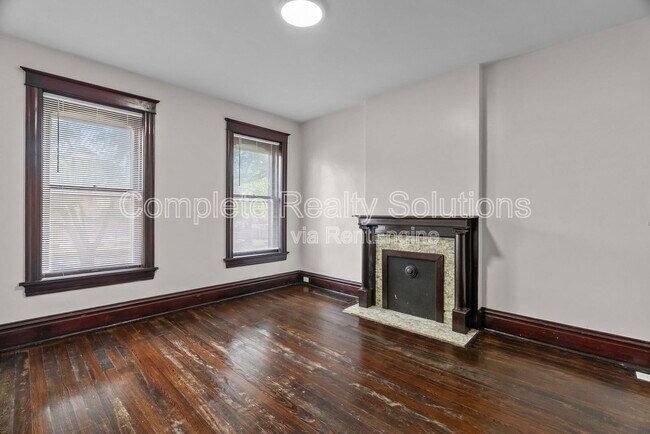 Building Photo - 2042 Russell Blvd