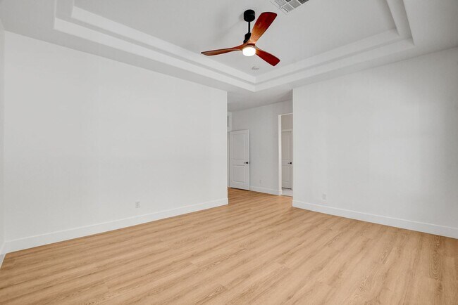 Building Photo - Popular Seven Hills Area, 1-Story, Complet...