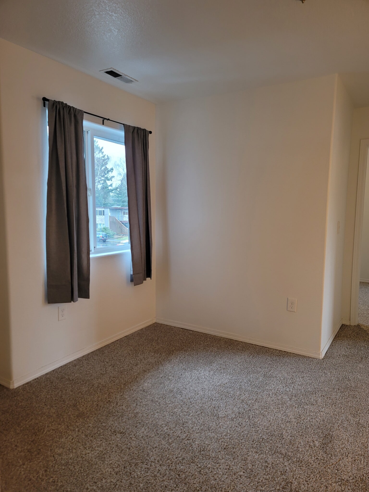 Building Photo - 16131 SE Powell Blvd