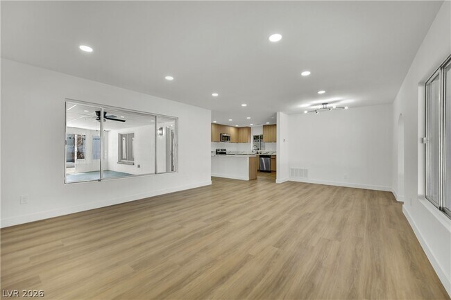 Building Photo - 2325 Sombrero Dr