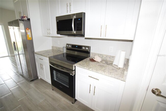 Building Photo - 642 Desmoines Ct