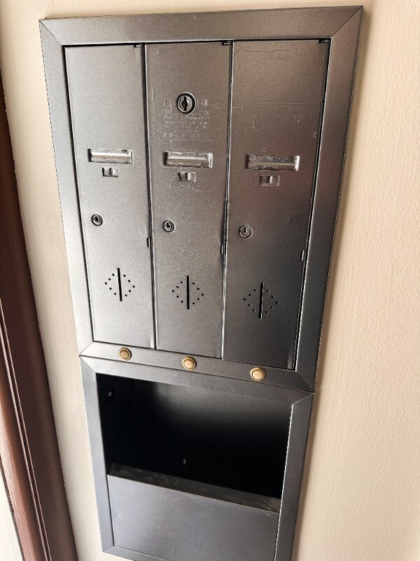 Building Photo - 7344 W Belmont Ave