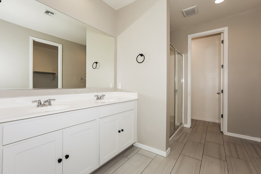 Building Photo - 9259 E Static Ave