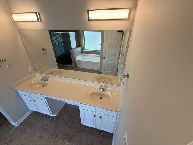 Building Photo - 5715 Bucknell Trace