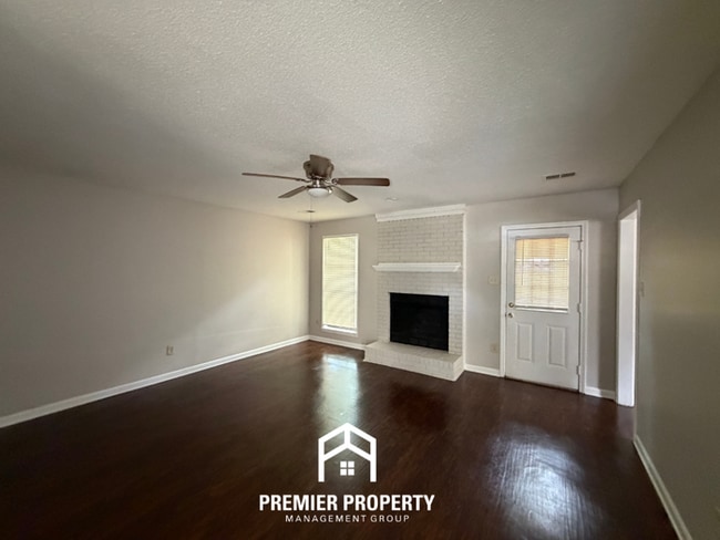 Building Photo - Charming 3BR/2BA Bartlett Area Home | Brick Fireplace & Bay Window
