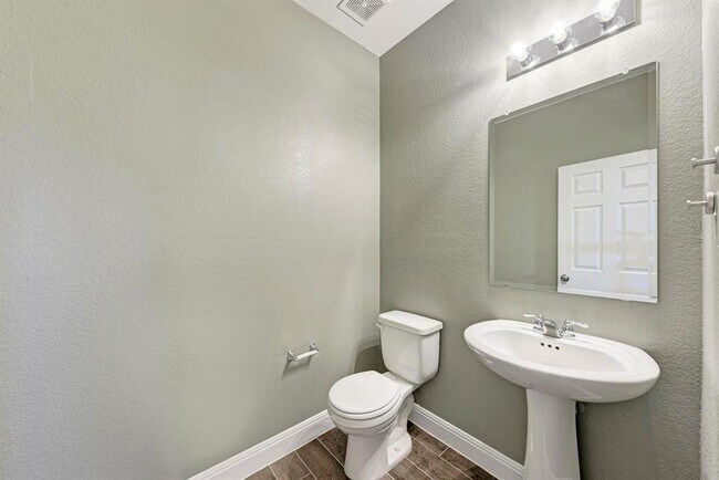 Building Photo - 1529 Brimhurst Dr