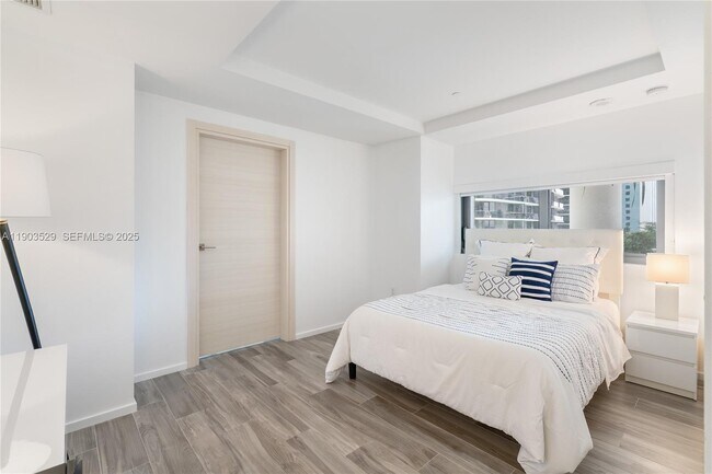 Building Photo - 801 S Miami Ave