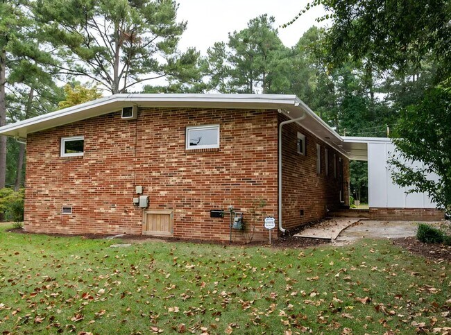 Building Photo - 3412 Dogwood Dr