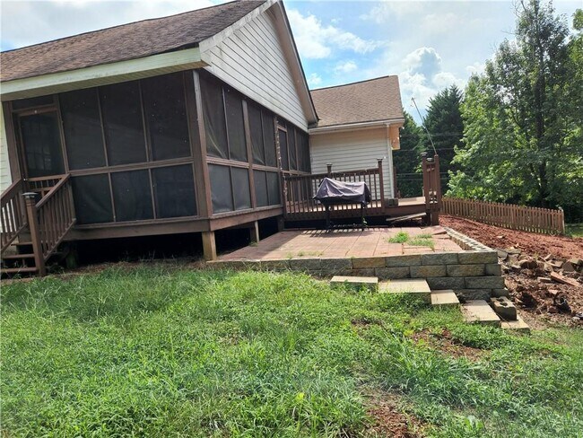Building Photo - 5143 Ponderosa Farm Rd