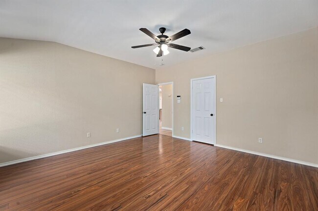 Building Photo - 1208 Lochaline Loop