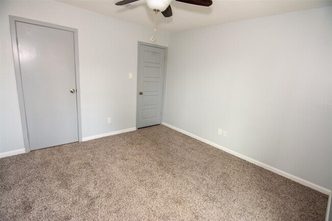 Building Photo - 2302 Cades Cove Dr