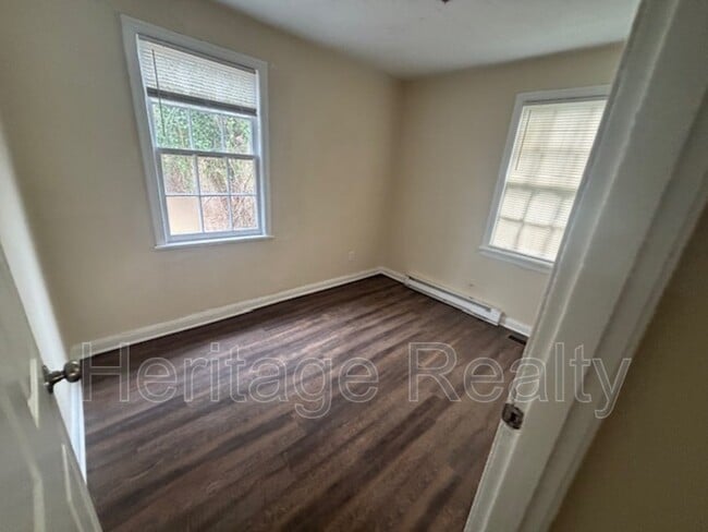 Building Photo - 336 S Castle St