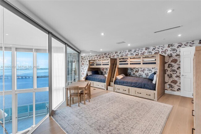 Building Photo - 1643 Brickell Ave