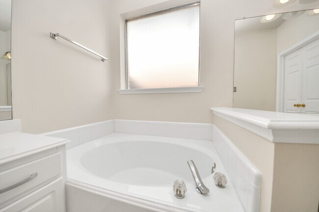 Building Photo - 11451 Ashford Willow
