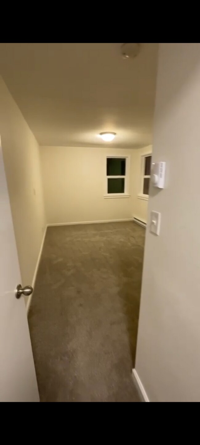 Building Photo - 12827 Glenwood Ave SW