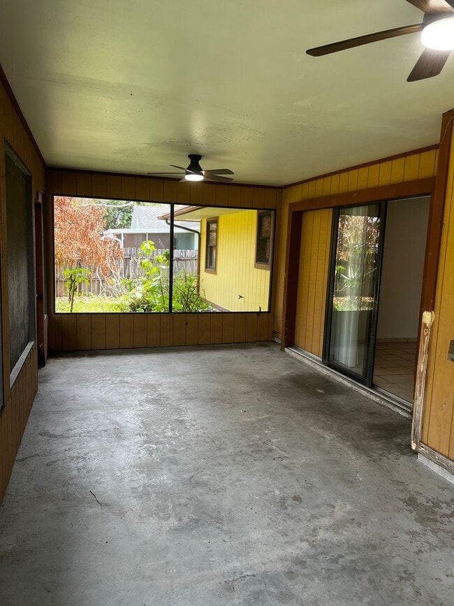 Building Photo - 3 BEDROOM, 2 BATH HOME WITH TILE THROUGHOUT & CLOSE TO THE TURNPIKE