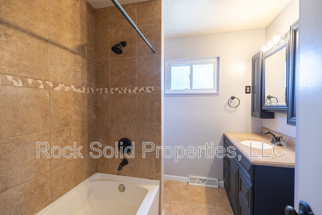 Building Photo - 4709 Windmill Rd