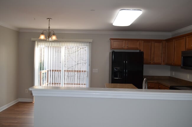 Building Photo - 1401 Peppermint Ln