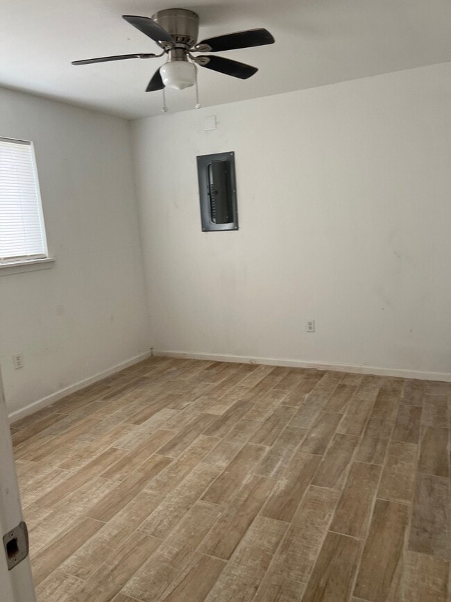 Building Photo - 4242 10th Ave